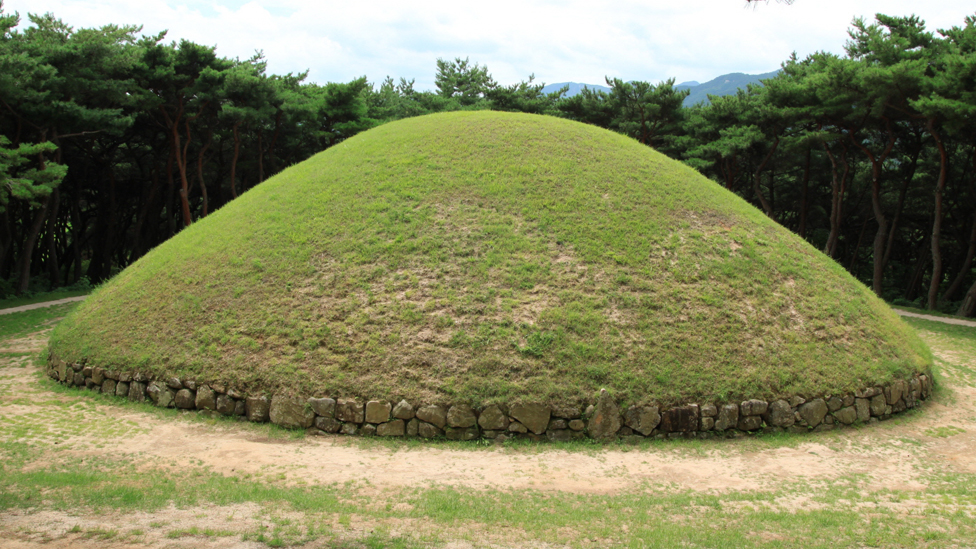 Tomb of Queen Seondeok, Gyeongju